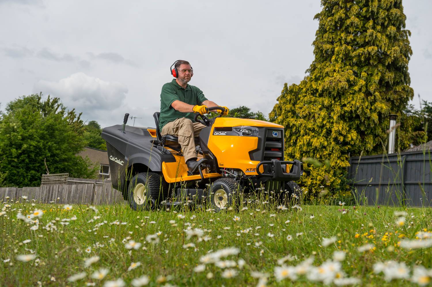 Cub cadet riding discount mower with kawasaki engine